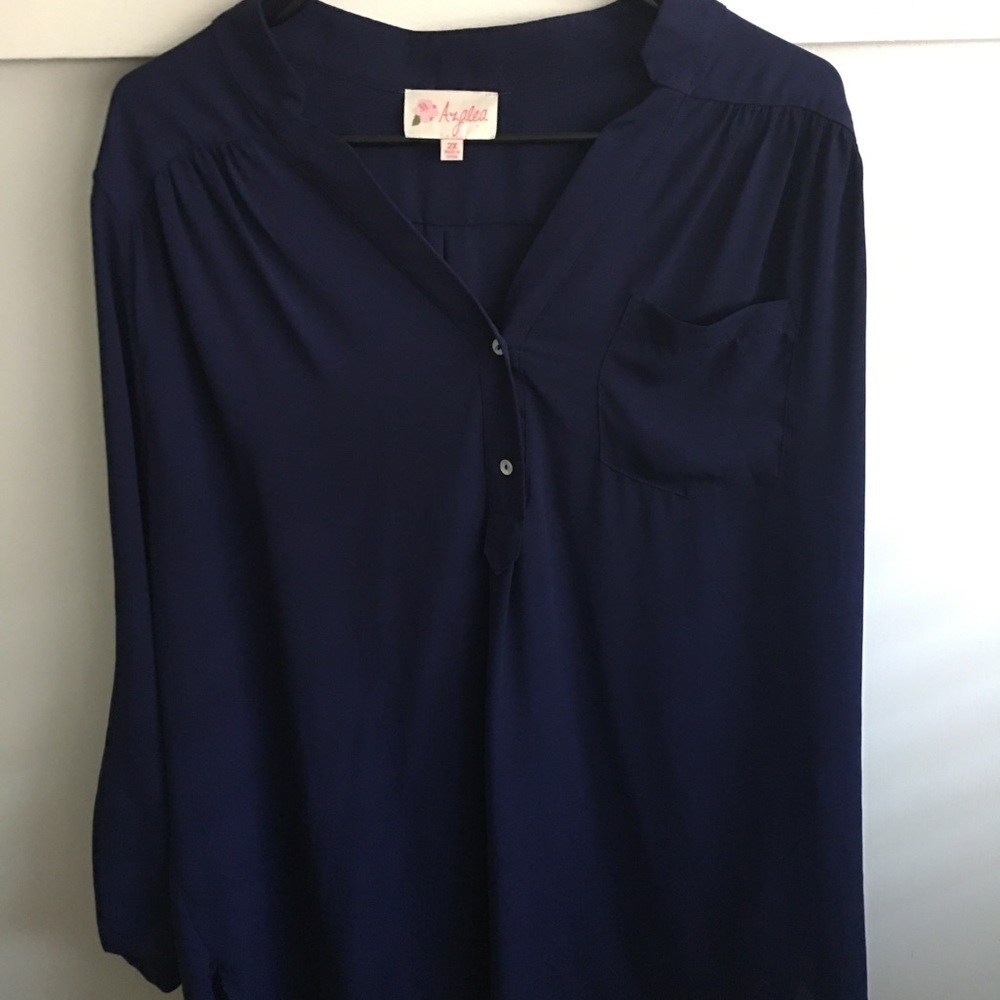 Cute  and comfy blouse. Goes with everything.